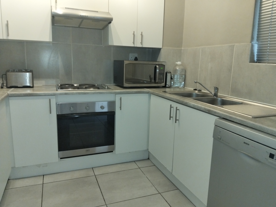 To Let 2 Bedroom Property for Rent in Silver Oaks Western Cape